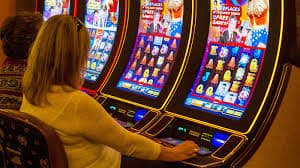 Người dùng Việt Nam chơi live casino trên điện thoại di động